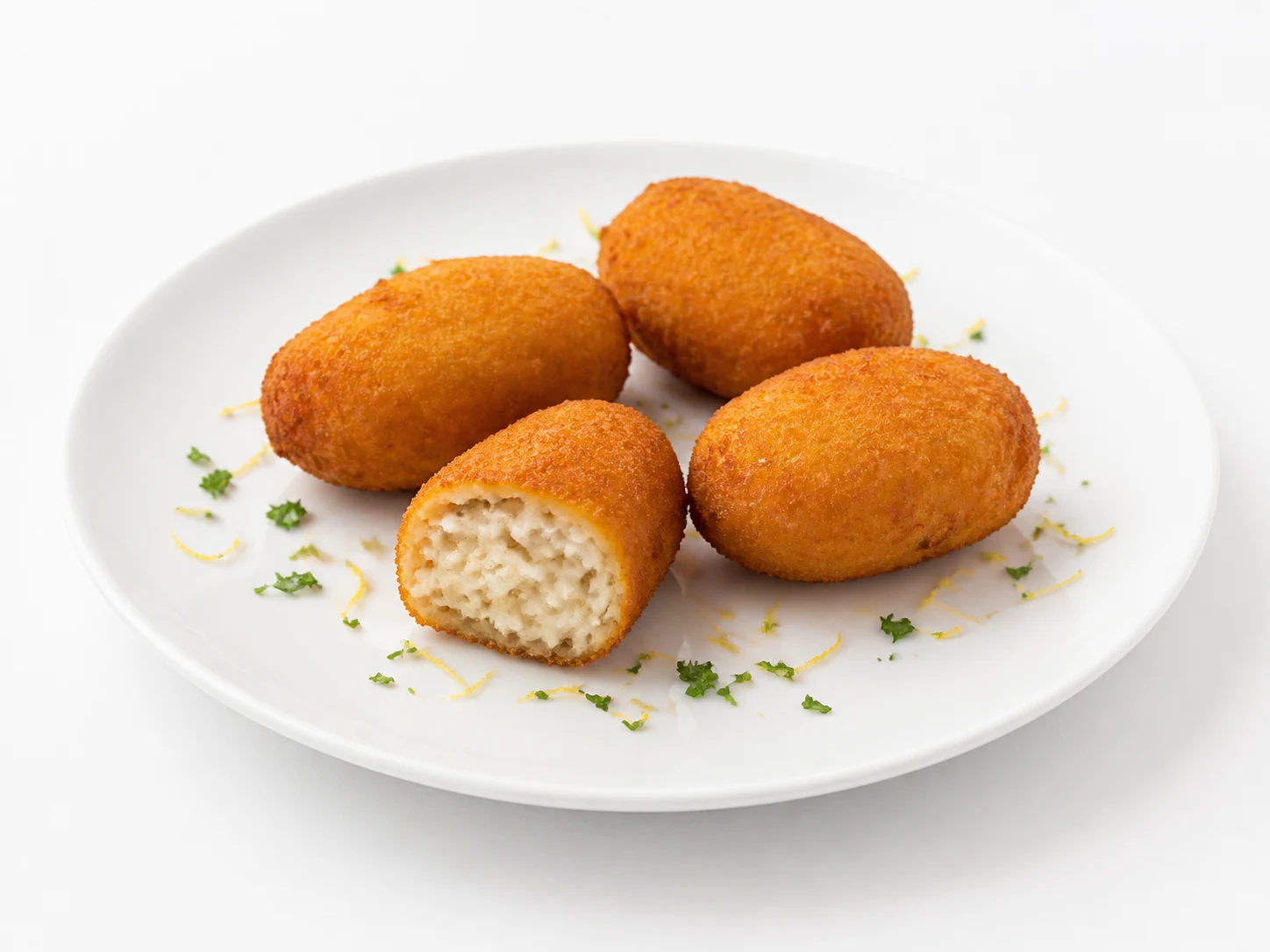 Kroketten van rotsvis uit Begur op een witte achtergrond
