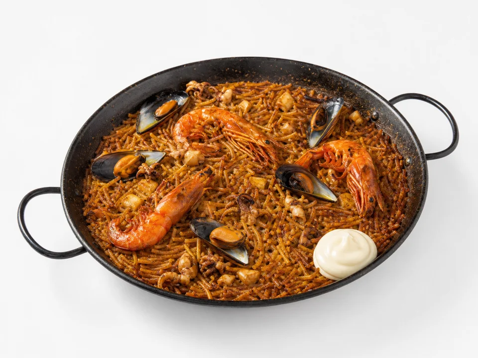 Fideuà met zeevruchten uit Lloret de Mar