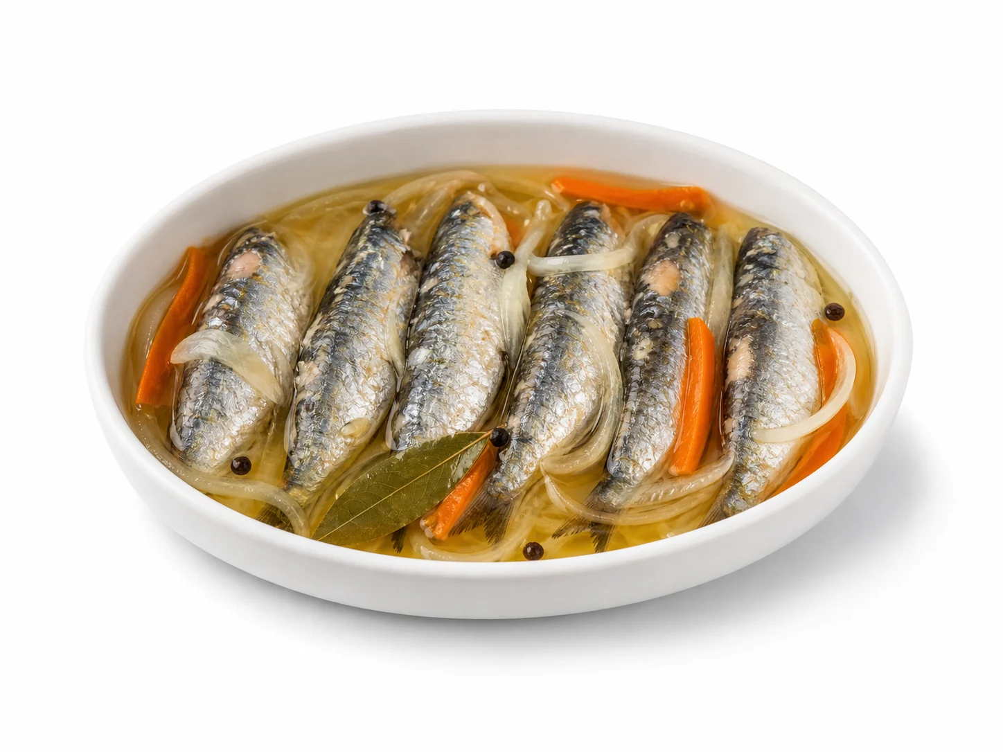 Sardines en escabetx op een witte achtergrond